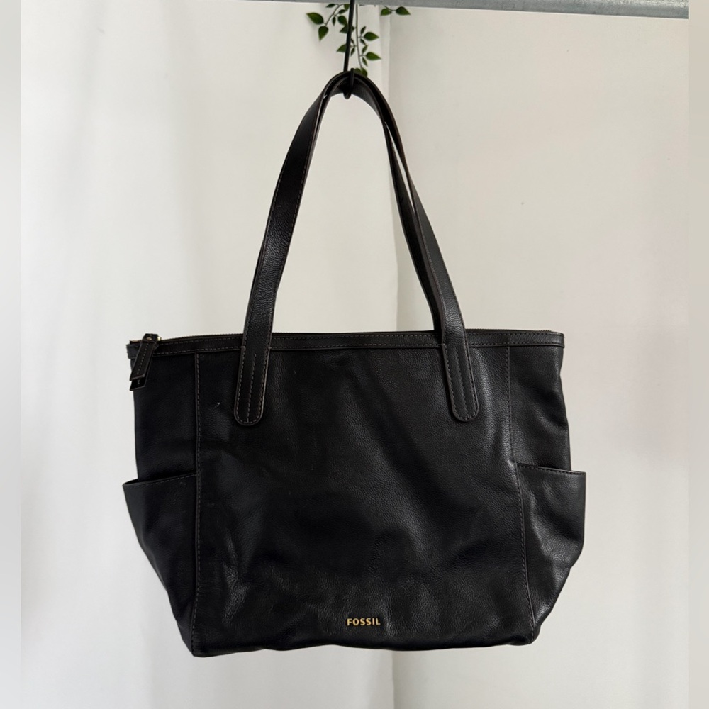 Fossil tote